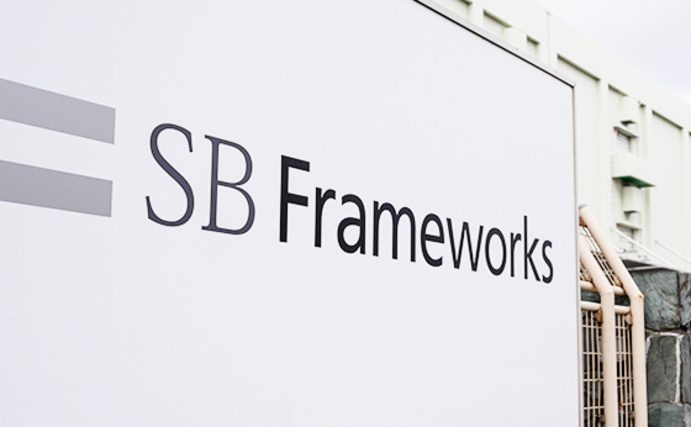 SBフレームワークス株式会社の看板の写真
