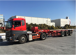 鈴直運輸株式会社のトラック写真