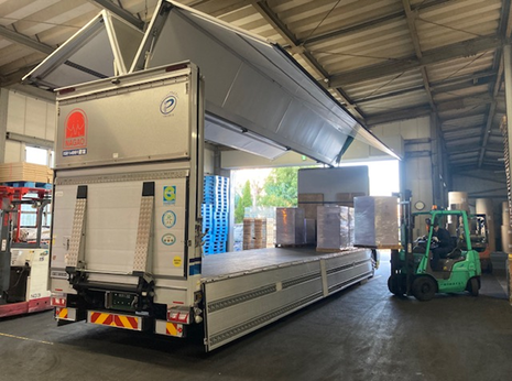 荷物の積み込みの風景写真