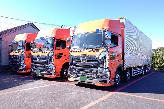 稲垣運輸株式会社のトラック写真