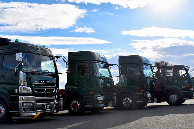 三港運輸株式会社のトラック写真