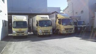 有限会社篠崎運送店のトラックの写真