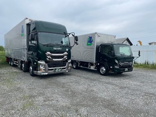 株式会社新興運輸のトラック車両の写真