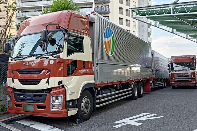 東京荷役管理株式会社のトラックの写真