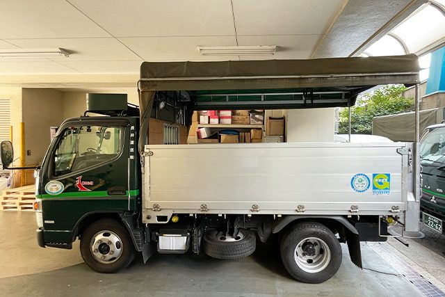 長井運送株式会社のトラックの写真
