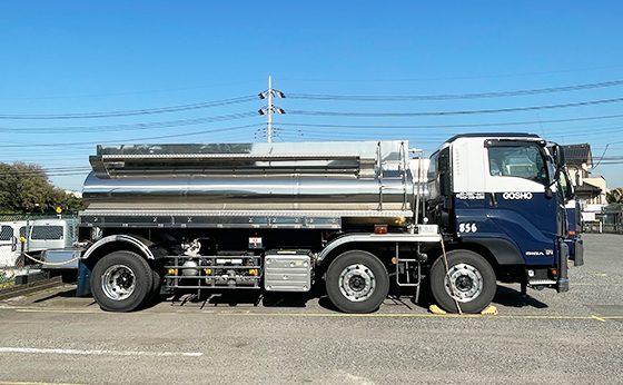 江商運輸株式会社のトラックの写真