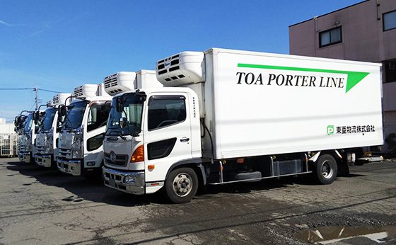 東亜物流株式会社のトラックの写真