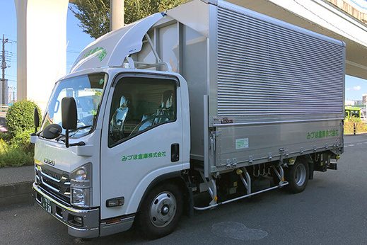 みずほ倉庫株式会社のトラックの写真