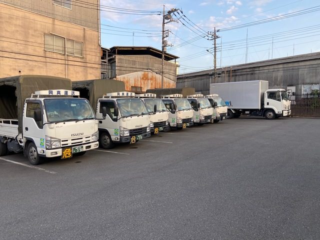 株式会社興真運送のトラックの写真