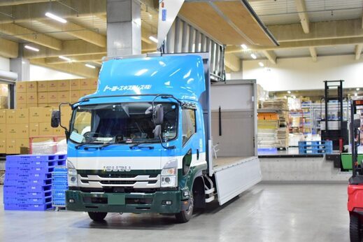 トーヨーエキスプレス株式会社のトラック車両の写真