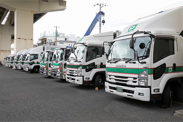 東亜物流株式会社のトラックの写真