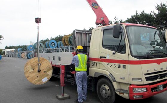 イノウ運輸株式会社のトラックの写真