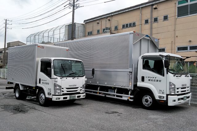 株式会社サンケイ城北広告社の車両の画像