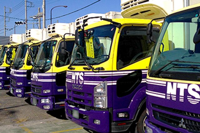 株式会社NTSロジのトラックの写真